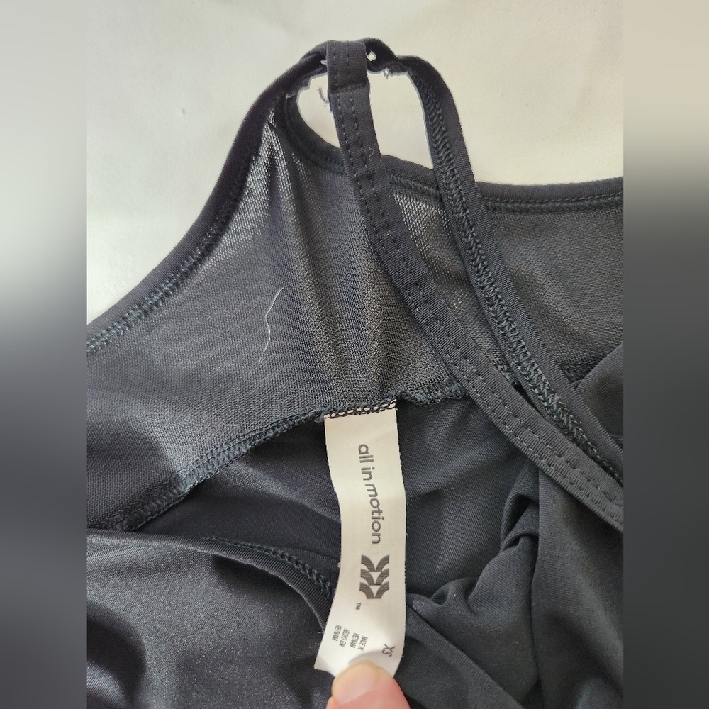Set of 4 Tank Tops (XS & S) - Picture 5 of 16